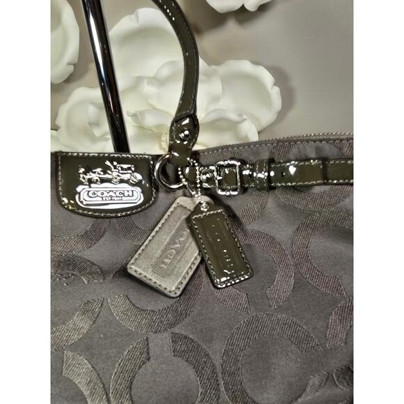 Coach Madison OP Art Lindsey Tote Shoulder Bag 18645 - Picture 2 of 10